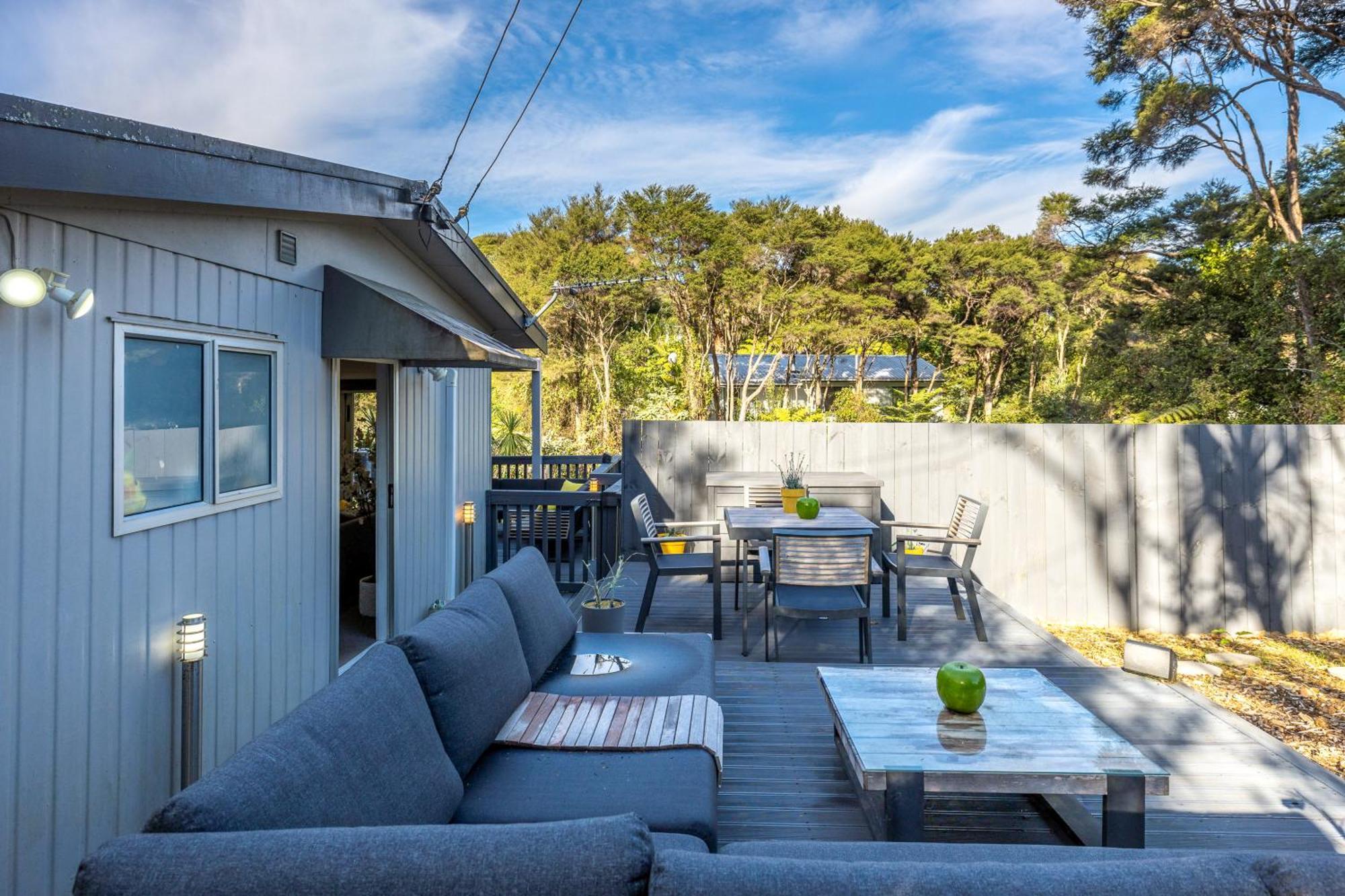 Island Sanctuary - Waiheke Holiday Home Ostend Екстер'єр фото