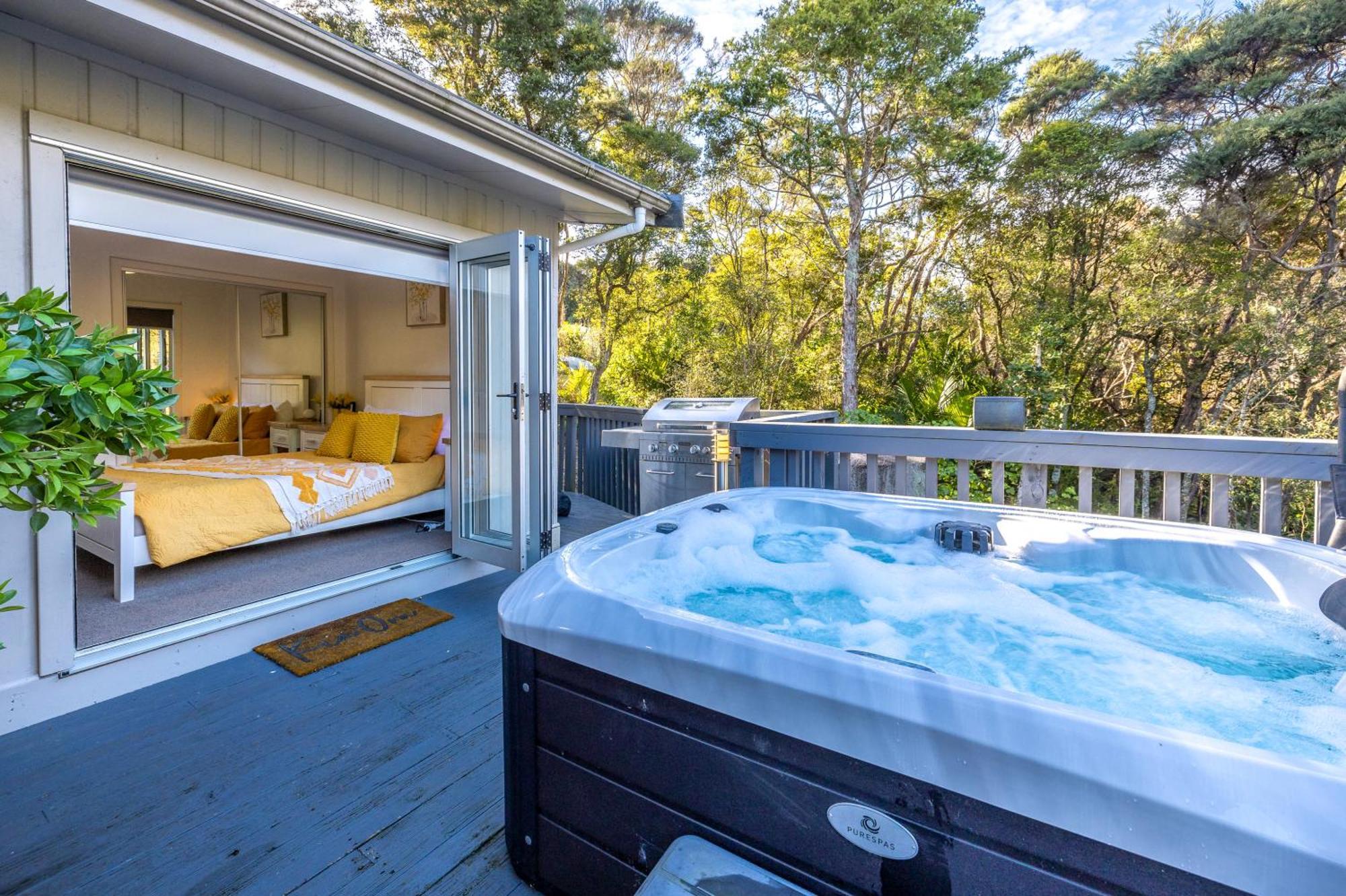Island Sanctuary - Waiheke Holiday Home Ostend Екстер'єр фото